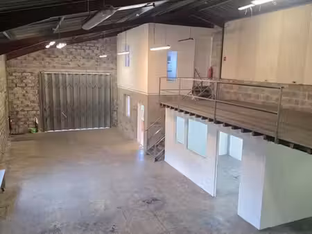 entrepôt avec bureaux parking 336 m2 cestas zone commercial
