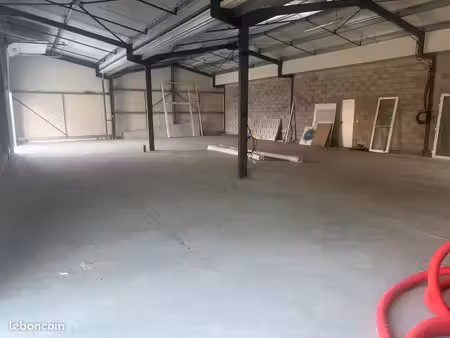 a louer - batiment industriel 300m2