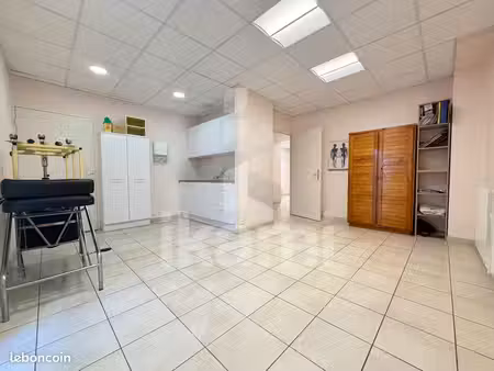 local 50 m² salles