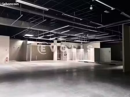 local commercial 1 800 m²
