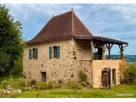 sur les hauteurs de figeac (lot)   proche centre ville  belle vue  propriete en pierres re