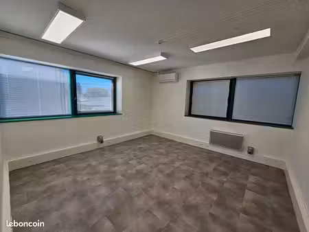 bureaux 72 m² sainte luce sur loire