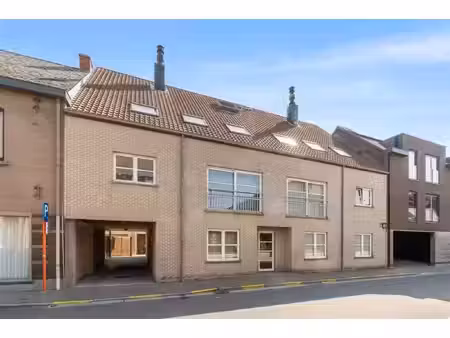 mooi dorps-appartement met 2 slaapkamers  terras & zolder