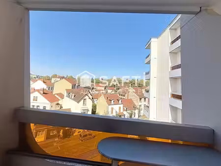 vichy proche centre : studio 36m² avec parking