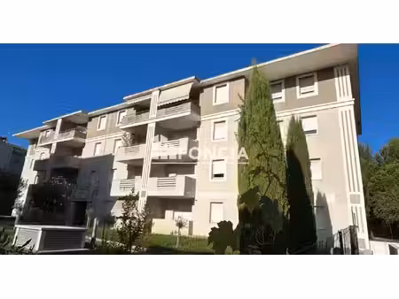 brignoles - agréable t2 loué en résidence récente avec piscine