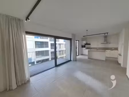 nieuwbouw appartement met dubbele staanplaats voor de wagen