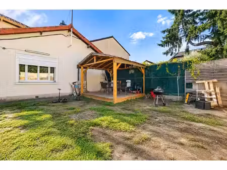 maison avec dépendance aménagée et jardin