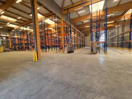 location local d'activités louvres 3 374 m²