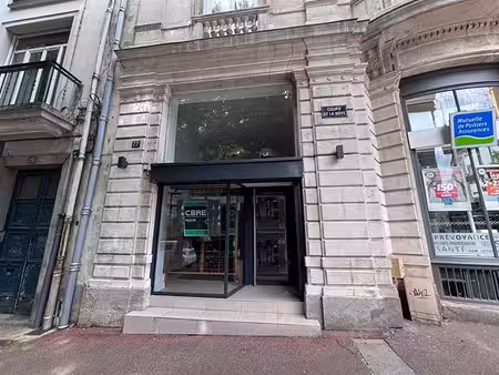location commerce lorient 72 m²