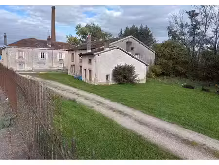 vente immeuble 15 pièces  195.00m²  poussay