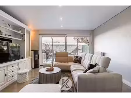 stijlvol appartement met 2 garages
