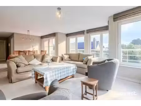 instapklaar appartement met 2 slaapkamers en terras.