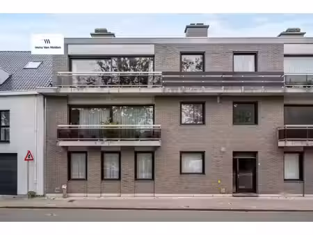 ruim appartement met twee terrassen te eine