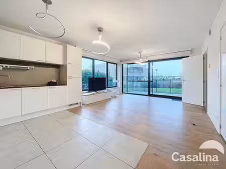 twee slaapkamer appartement op gelijksvloers met ruim terras