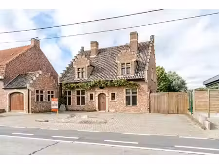 karaktervolle halfopen woning op een riant perceel van 2.144 m² in sint-eloois winkel!