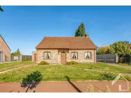 te renoveren landhuis + achterliggend weiland