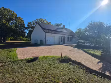 pavillon 2 chambres  garage et jardin clos de 2 330m2