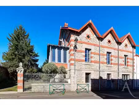 vente maison 6 pièces  210.00m²  legé