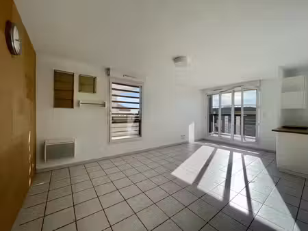 location appartement 3 pièces 63m² nimes 30000