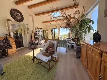 propriété d’exception avec villa contemporaine  5 453 m2 de