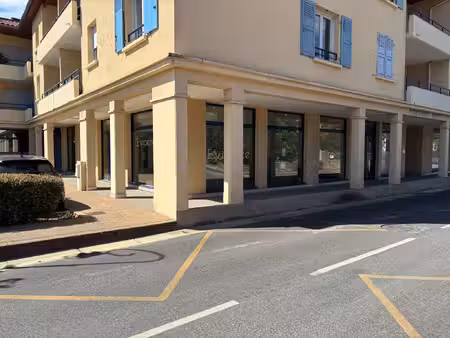 location local commercial 100m² sathonay village 69580