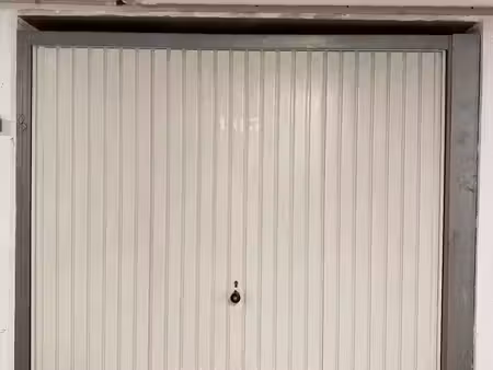juan les pins  garage fermé a louer