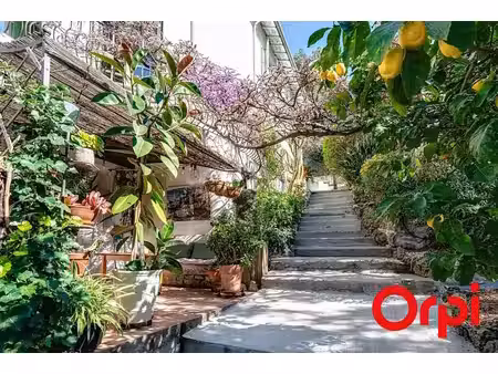 menton  quartier borrigo : maison de 121 m2 avec terrasse  jardin  stationnements
