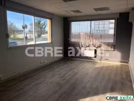 location local professionnel 24m² rochetoirin 38110