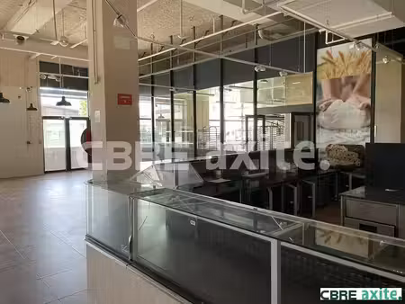 location local commercial 492m² bourgoin jallieu 38300