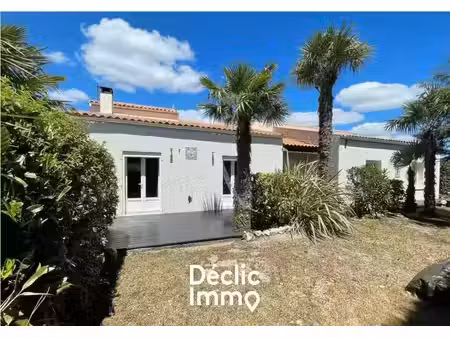pont l’abbé d’arnoult  maison individuelle de 160 m2  prox. ecoles  commerces  services...