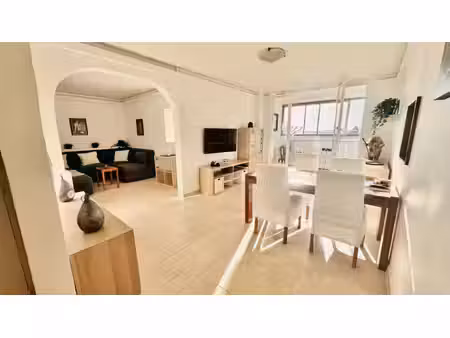 bel appartement 4 chambres  rénové  extérieur et parking  proche du port et du mourillon