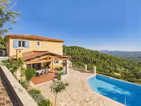 villa au calme avec piscine et vue époustouflante - seillans