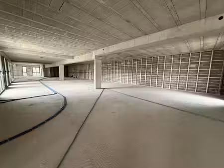 local commercial 585 m2 - la farlede