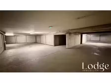 location parking 14m2 briançon 05100 - 86 € - surface privée