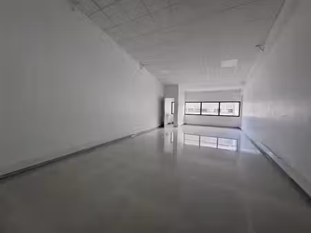 location locaux professionnels 1 pièce 54 m² à baie mahault (97122)  846 €