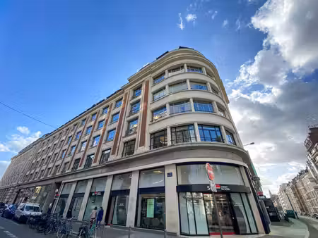 location local professionnel 399m²