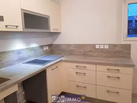 appartement t3 cuers dans residence recente avec parking pr