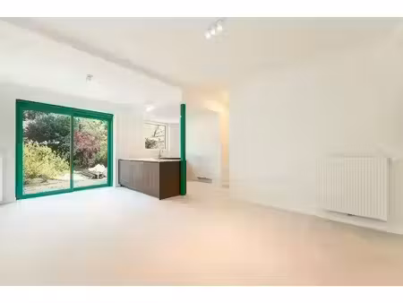 luxueus afgewerkt appartement met tuin
