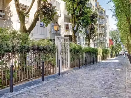 un coin de campagne avec balcon