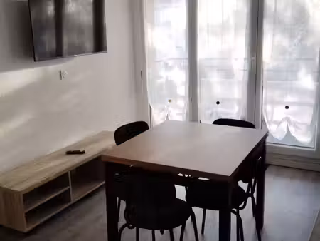 beau t2 meublé récemment rénové avec balcon et place de par