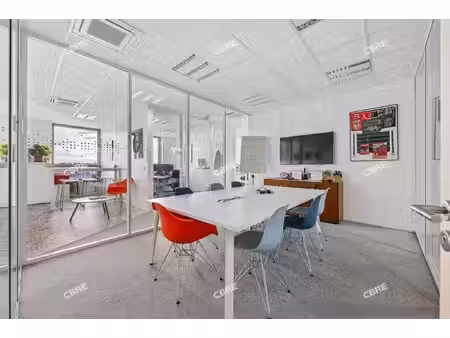 location local professionnel 170m²