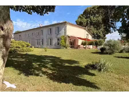 charentaise de 9 pièces principales