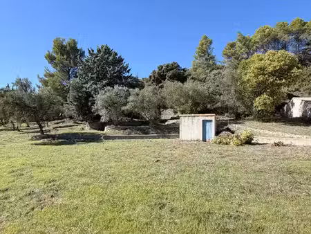 terrain constructible de 1 700 m2 dans un environnement calme et recherché