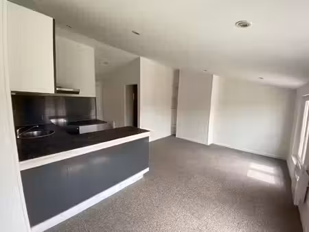 location appartement 1 pièce 28m²