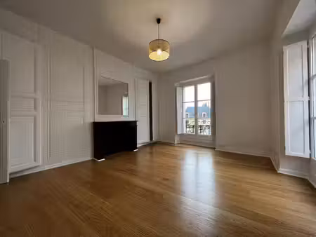 location appartement 2 pièces 47m²
