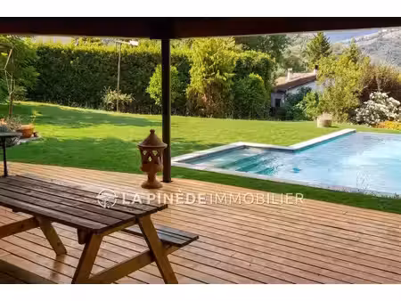 villa de luxe de 4 pièces en location auribeau-sur-siagne  france