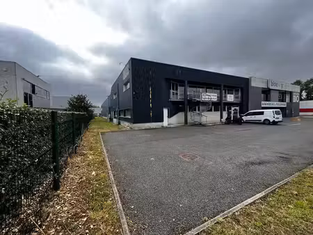 location local commercial