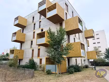à vendre : t2 avec parking privé dans une résidence récente  lormont !