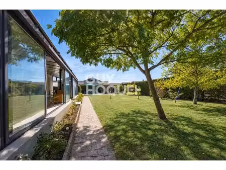 belle maison traditionnelle avec jardin au calme