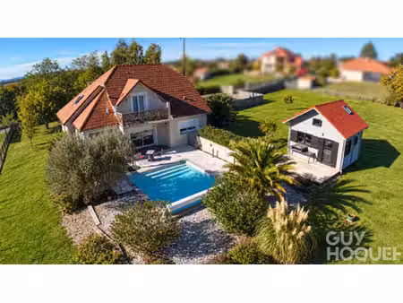 maison avec vue pyrénées  piscine  et chalet indépendant !